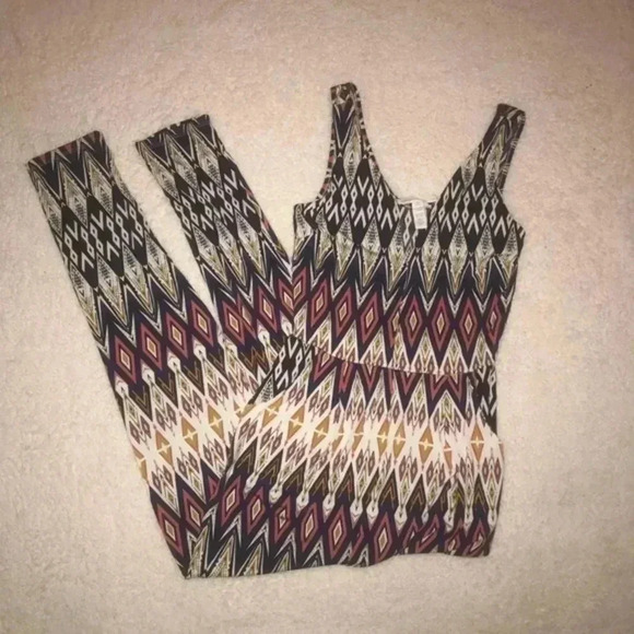 Plunging neckline sleeveless jumpsuit with pockets - Picture 5 of 5